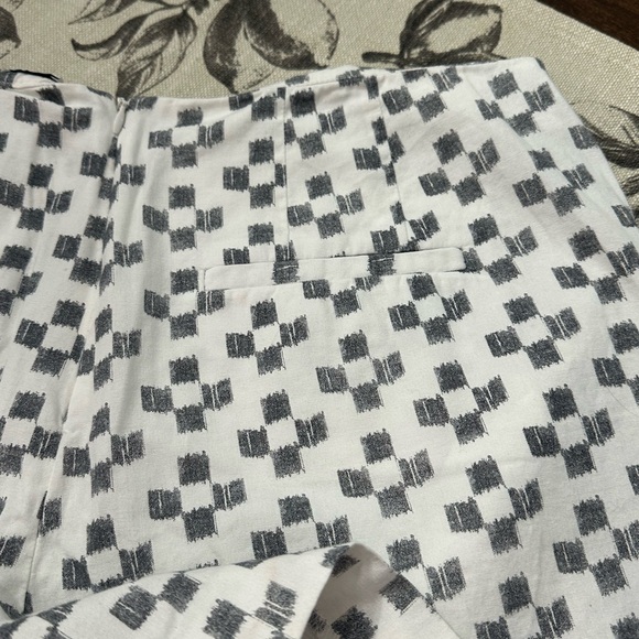 Madewell Black and White Shorts with Geometric Pattern - Picture 8 of 8